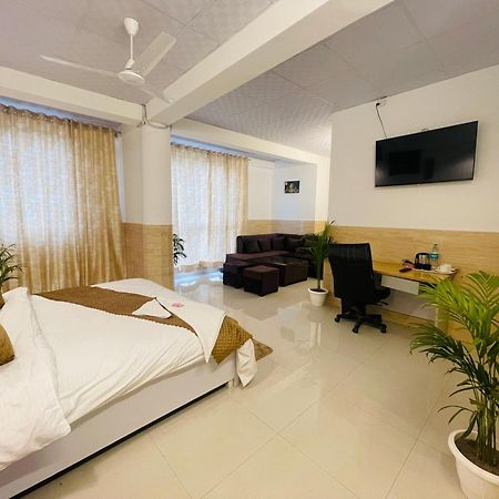Hotel Relax In - Noida Sector 18 Εξωτερικό φωτογραφία