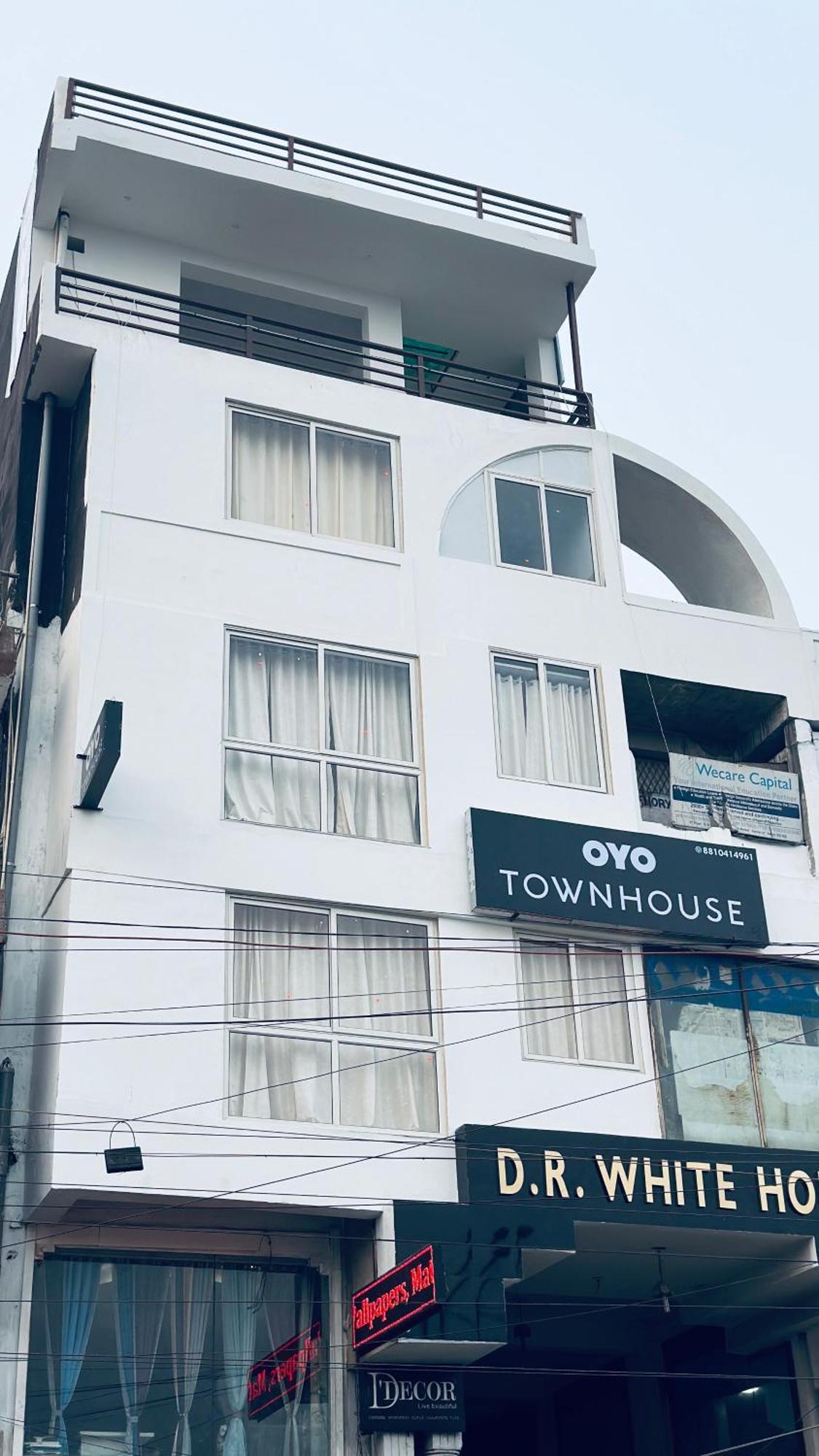 Hotel Relax In - Noida Sector 18 Εξωτερικό φωτογραφία