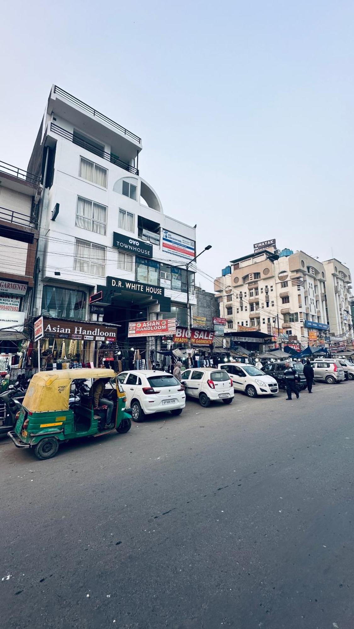 Hotel Relax In - Noida Sector 18 Εξωτερικό φωτογραφία