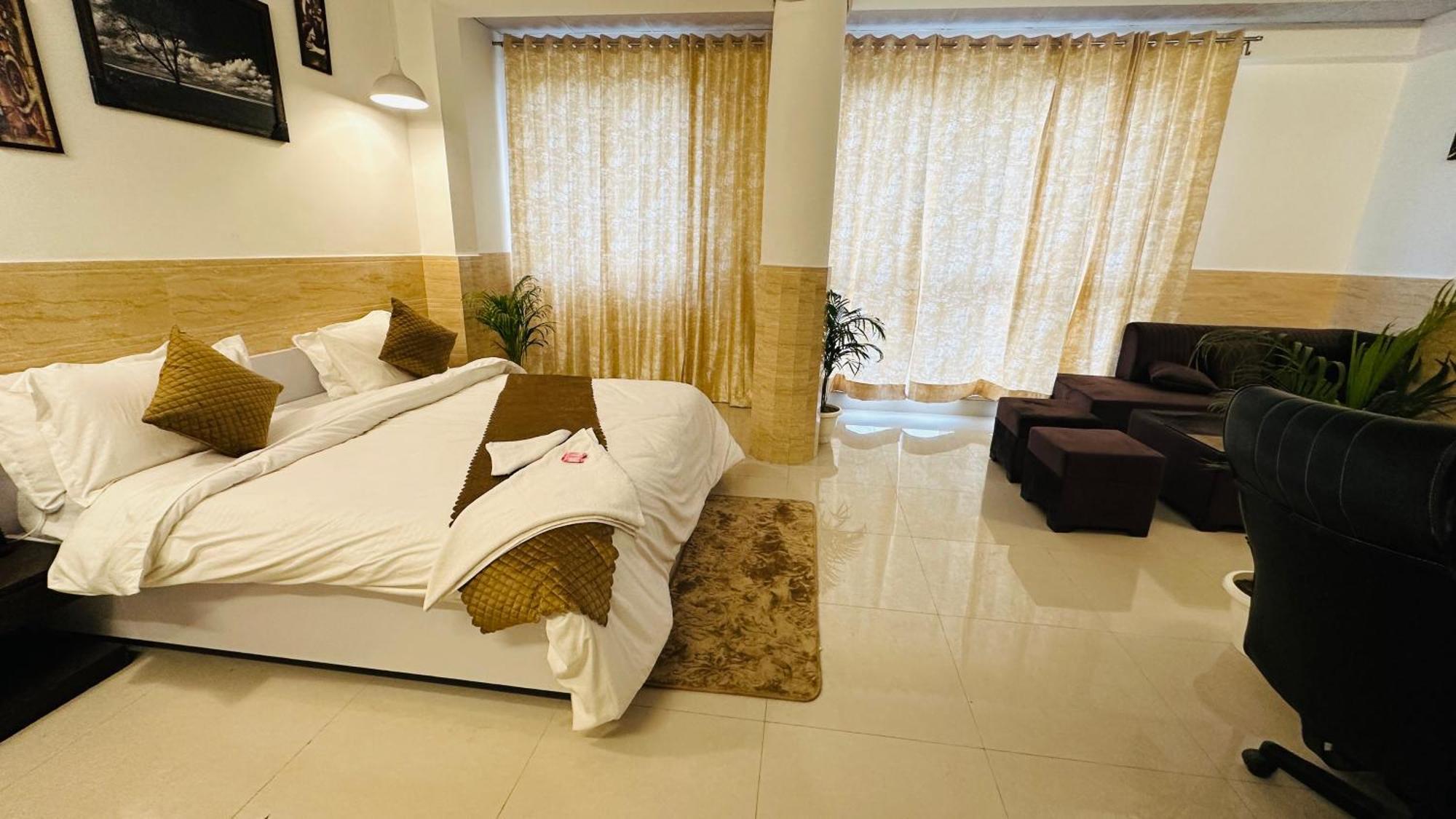 Hotel Relax In - Noida Sector 18 Εξωτερικό φωτογραφία