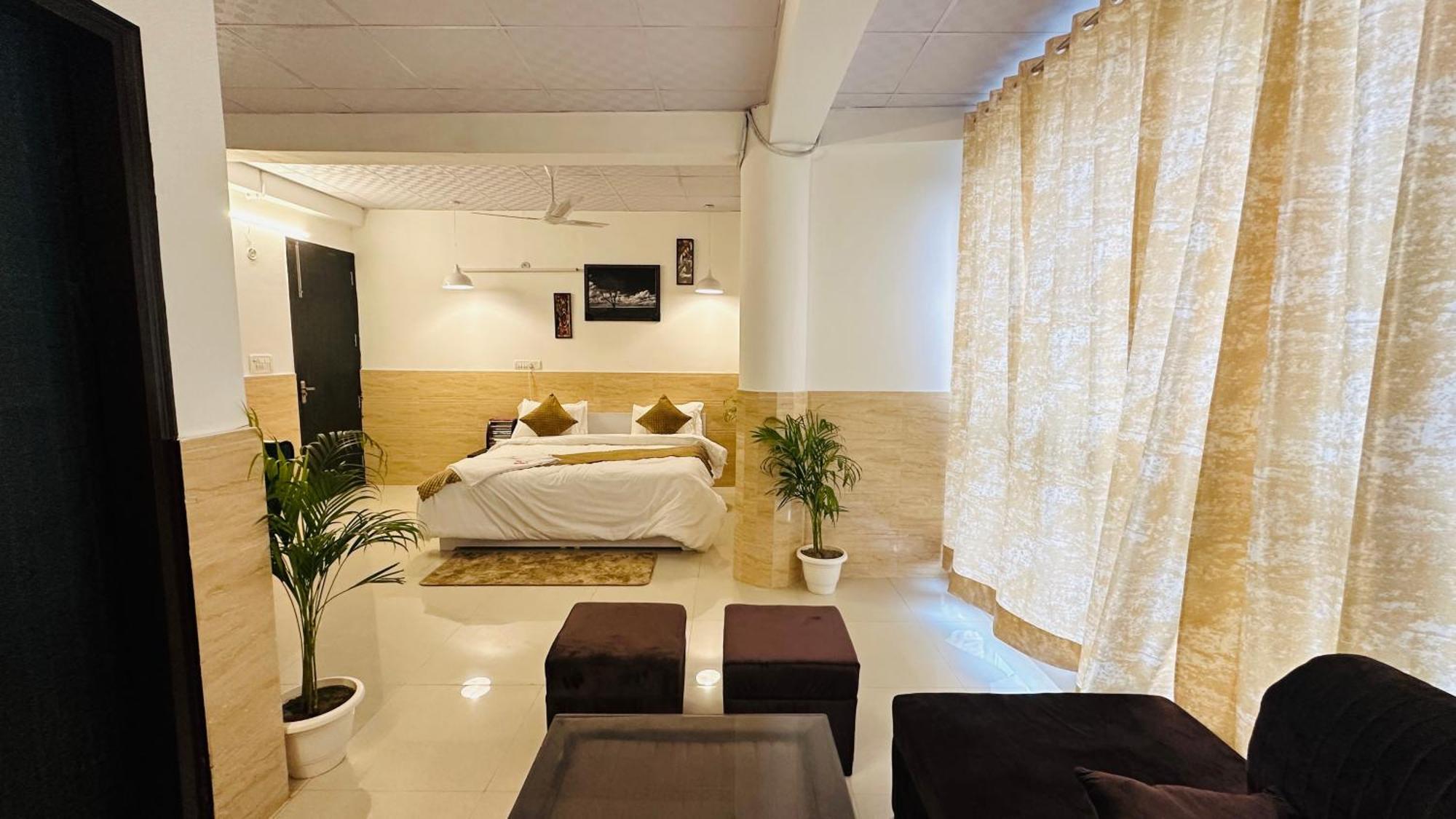 Hotel Relax In - Noida Sector 18 Εξωτερικό φωτογραφία